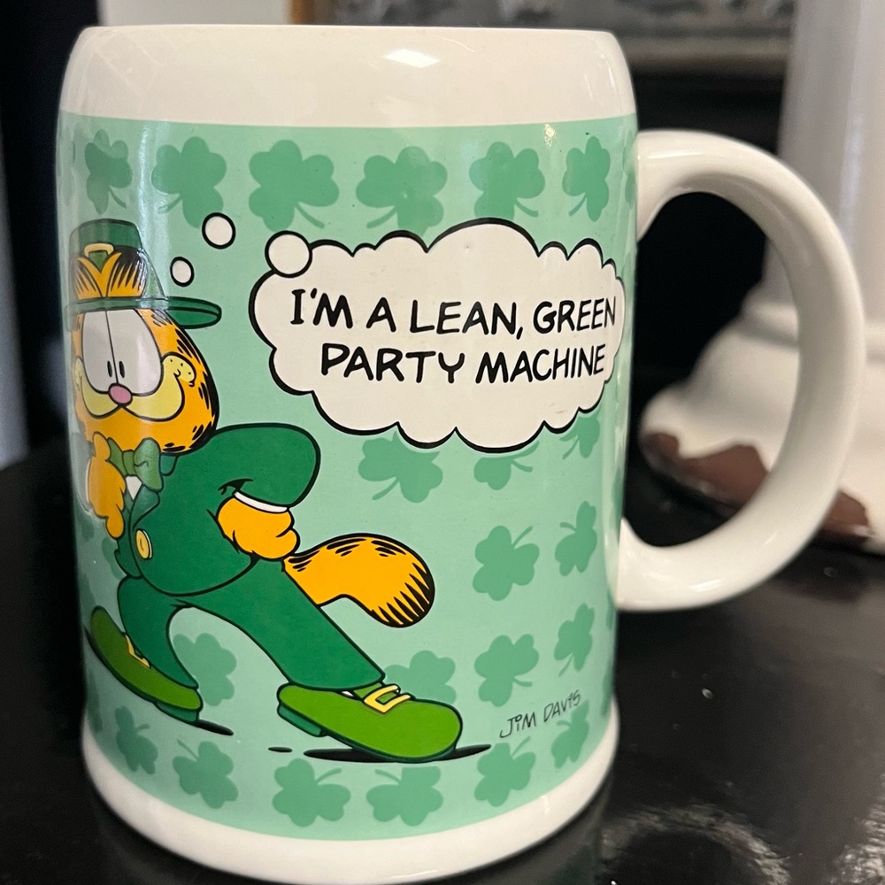 Green and White Garfield Mug